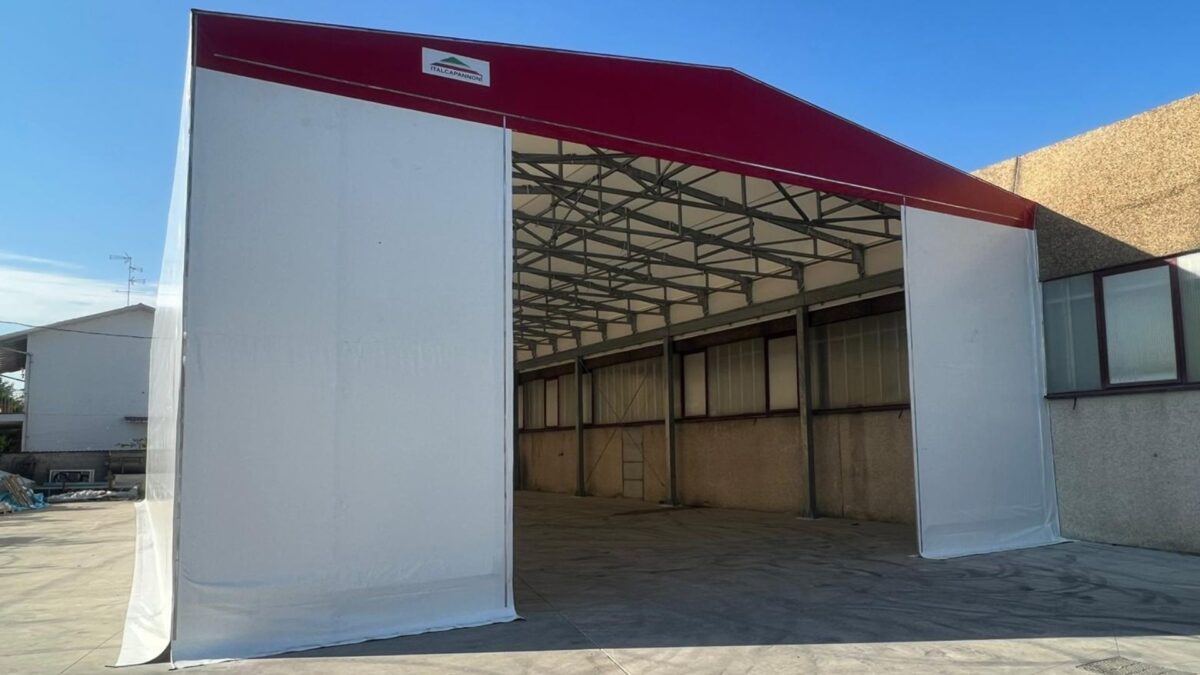 Capannoni in PVC testo