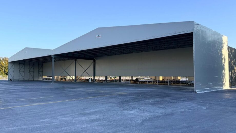 Tettoie industriali in PVC: copertura pratica e veloce per ogni esigenza aziendale